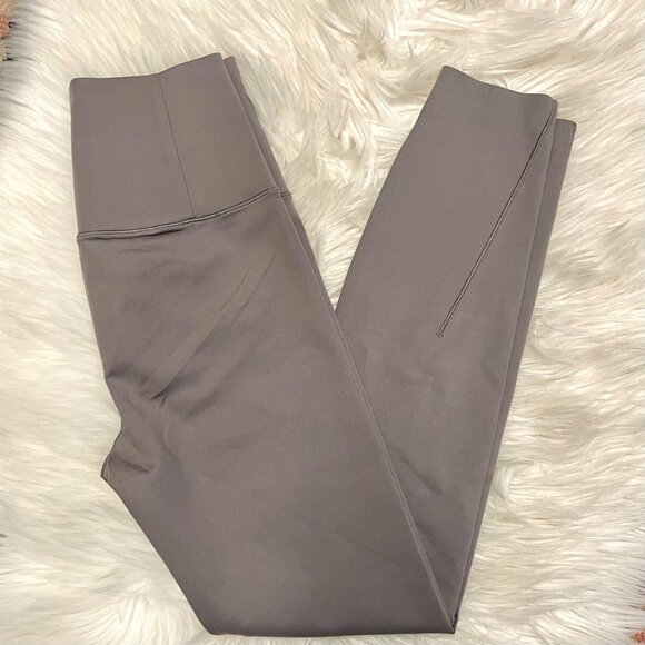 Vuori Evolve leggings in Smoke New! - Picture 2 of 11